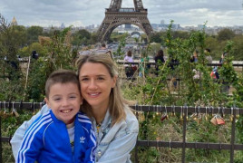 Marta madre Adria niño piel de mariposa Paris