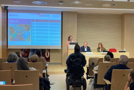 foto-jornada-asistentes-sentados-escuchando